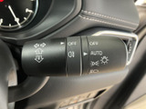 操作しやすい位置に配置されたウインカーレバー。直感的に操作でき、安全運転をサポートします。オート機能も便利です。