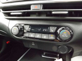 オートエアコンは簡単操作で車内を快適な温度にしてくれます! また、一度温度設定をしておけば風量の調整などを自動でしてくれますのでとっても楽チン・快適です☆
