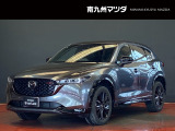 中古車専門再生工場にて熟練専任スタッフが丁寧に清掃、仕上げを実施しております。また、お客様に安心してご検討いただける様、公取協が定める基準に基づき車両検査を実施し、車両状態評価証を発行しております。
