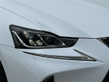 LEDヘッドライトです。デザイン性がよくとても明るいので、夜間の走行や悪天候でも安心です。しかも長寿命!
