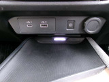 ワイヤレス充電器とUSBポートのタイプAとCがあります☆