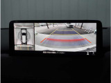 【360&deg;ビュー・モニター】専用カメラにより上から見下ろしたような視点で360度クルマの周囲を確認することができます。駐車が苦手な方でも縦列駐車や幅寄せ時に活躍してくれます。