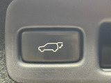 【パワーバックドア】スマートキーや運転席のボタンを押すだけでリアゲートが自動で開閉します!荷物を持っている時や、高い位置にあるバックドアを閉める際に便利な機能です♪