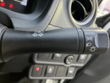操作しやすいウインカーレバーは、スムーズな車線変更をサポート。オートリターン機能も搭載し、安全運転をサポートします。直感的な操作性。