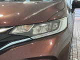 LEDヘッドライトは、点灯の瞬間から最大光量を発揮し、突然暗くなるトンネルなどでの安定感を高めます。