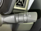 トンネルなど、周囲の明るさの変化でランプ類を自動オン・オフするコンライトです(消し忘れ防止機能付)