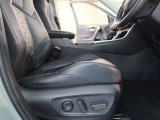 パワーシート搭載。微妙な調整が手軽にでき、ピッタリなポジションで運転することが可能です。
