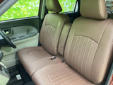 運転席からの視界は広く、運転操作もスムーズに行えます。快適なドライビングをサポートする空間です。