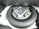 【応急用タイヤ】応急用タイヤが付属します。こちらもしっかりと点検してお渡しいたします。