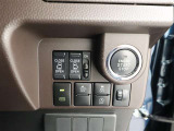両側電動スライドドアです