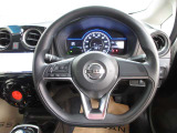 運転が楽しくなる明るく開放的な運転席まわりです。