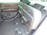 ◆チップアップ&ダイブダウン機構付【ULTR SEAT】は後席座面を左右分割で跳ね上げることができます。トランクで積載できない背の高い荷物をラクラク収納できます。ホンダ車ならではの人気装備です。