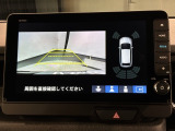リバースギアに入れるだけで後方の表示へ切り替わります。夜間や雨の日の駐車も楽になりますよ。