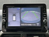 アラウンドビューモニター搭載。上から見下ろしたように液晶に映るのでスムーズな駐車をサポートします。