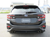 SUBARUは安心安全をご提供するため視界の良さにこだわった車作り。後方視界も良好です。