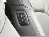 助手席もパワーシート付です。運転席からは、助手席肩口パワーシートスイッチで助手席シートの操作が手軽にできます。