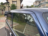 見落としがちな屋根もチェック。色ムラ・小キズ・へこみの有無や装備(ルーフレール等)も確認可能。