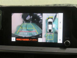 パノラミックビューモニター搭載。カメラで車両周囲の状況を映し出すため、狭い場所での駐車などに役立ちます。
