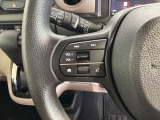 ステアリングにオーディオ操作スイッチが付いています。オーディオ画面に直接タッチしなくても操作が出来ますので、運転に集中できます。