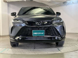 お車購入のポイントとなるフロントマスクです!シャープな目つきが印象的なデザインのヘッドランプです。