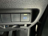 オートマチックハイビームとは、先行車や対向車のライトを認識し、ハイビームとロービームを自動で切り替える機能です。夜道の視界を確保します。詳細は販売店スタッフまでおたずねください。