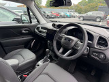 ステアリングを握ればJeepワールドが目の前に広がります!