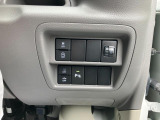 各機能の切り替えボタンは運転席前方の手の届きやすい場所に配置してあります。