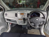 フロントガラスが大きくて前方視認性も良好です♪ 操作系スイッチ類も使いやすく配置されています。