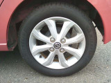 純正14インチアルミホイールに、155/65R14タイヤを装着しております。