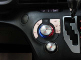 エアコンも装備されています。車内の温度を調整して、より快適にお過ごしいただけます。