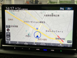 見やすい地図表示で、目的地へのルートをわかりやすく案内。運転に集中できる、安心のカーナビゲーションシステムです。