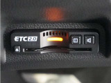 ◆ETC2.0装着◆進化したドライブ体験。料金収受システムだけだったETCが生まれ変わって、高速道路を賢く使うETC2.0に進化しました。多彩な情報サービスが便利で快適なドライブ体験を提供します。