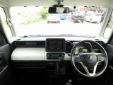 運転席まわりはシンプルで使いやすいレイアウト♪視界も広く運転しやすいです!