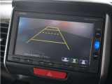 ◆リアワイドカメラシステム◆3種類の表示で後方確認をサポート♪セレクトレバーを「R」の位置に入れるとカメラ画像に切り替え。ノーマルビューでは従来のリアカメラと同様の標準的なビューで表示します!