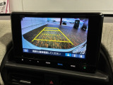 リバースギアに入れるだけで後方の表示へ切り替わります。夜間や雨の日の駐車も楽になりますよ。
