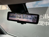 スマート・ルームミラー!クリアな後方視界を実現!!乗員、ヘッドレスト、積載物などで遮られがちなルームミラーの後方視界をクリアに保ちます!