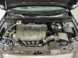24Vマイルドハイブリッドで爽快な走りを実現する「e-SKYACTIV-G 2.0」。高効率エンジンと電動化技術の組み合わせにより、燃費性能とアイドリングストップ機能をさらに向上させました。