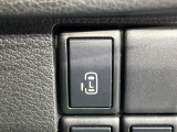 【パワースライドドア】スマートキーや運転席のスイッチでスライドドアの開閉が可能♪電動だから力を入れてドアを開ける必要が無く、小さいお子様でも、重い荷物を持っている時もラクに開け閉めできます♪