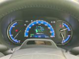 視認性の高いメーター類が、運転に必要な情報を分かりやすく表示。安全運転をサポートします。