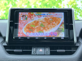 停車中には、TVや映像コンテンツをお楽しみいただけます。長距離移動の休憩時間などに、リラックスした時間を過ごせるのが魅力です。