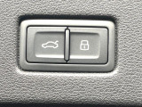 ●電動リアゲート:ワンタッチでリアゲートの開閉ができ、荷物などで両手が塞がっている状態でも簡単に開閉ができる便利機能です。