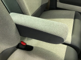 【アームレスト】運転時の疲労軽減にもなるアームレストがついています!