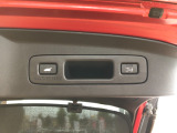 【電動リアゲート】ボタン1つで開閉可能。荷物の積み下ろしもスムーズで、安全・便利に使えます。