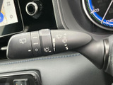 雨天時もクリアな視界を確保できるワイパーレバー。操作も簡単で、安全運転をサポートします。