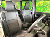 運転席まわりには十分なスペースがあり、大柄な方でもゆったり運転していただける環境です。