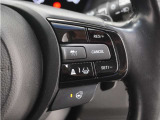 ◆アダプティブクルーズコントロール◆予め設定した車速内でクルマが自動的に加減速。前走車との適切な車間距離を維持しながら追従走行します。【LKAS】車線維持支援システムでステアリング操作を支援。