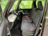 洗練されたデザインの室内は、落ち着いた空間を提供します。運転に集中できる、機能的なレイアウトも魅力です。