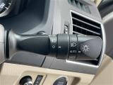 【オートライト(AUTO)】外の明るさをシステムが感知して、自動でヘッドライトが点灯します。ヘッドライトをつけ忘れを防ぐ便利機能です。