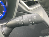 操作しやすい位置に配置されたウインカーレバー。確実な操作感で、安全な車線変更をサポートします。日常の運転をより快適にします。