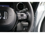 Hondaセンシングの機能のひとつ、アダプティブクルーズコントロール付!アクセルから足を離しても設定したスピードと前車との車間を保ち走行してくれます!車線維持もアシスト☆高速道路で疲労軽減ですね☆